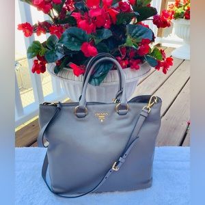 NICE genuine leather PRADA tote bag 🌷🌷